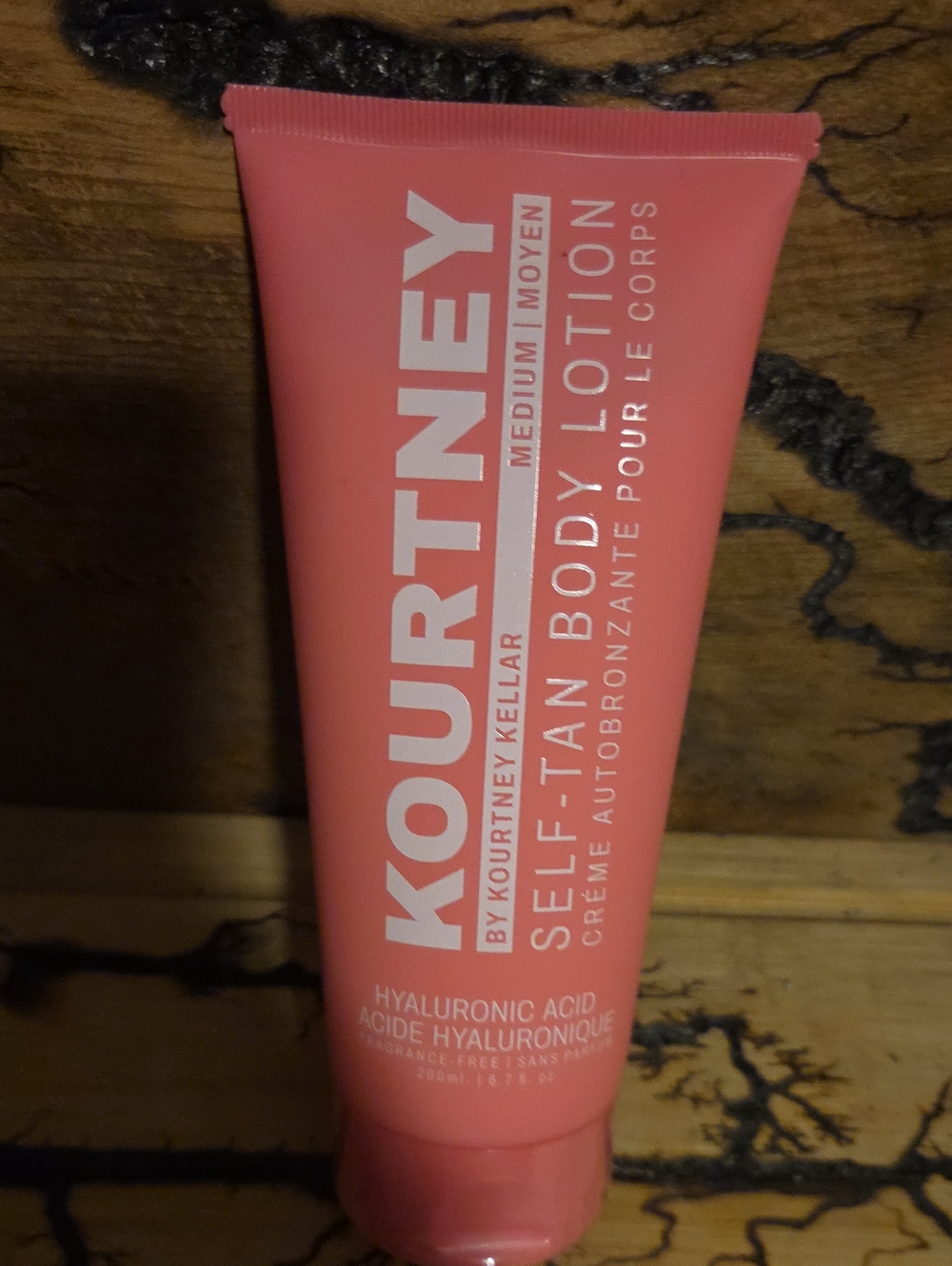 Kourtney Medium Self-Tan Body Lotion – Hyaluronic Acid Frag Free 200 ML